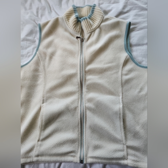 CASUAL CORNER Ladies Fleece Vest Size Large with front Pockets. - Picture 1 of 6